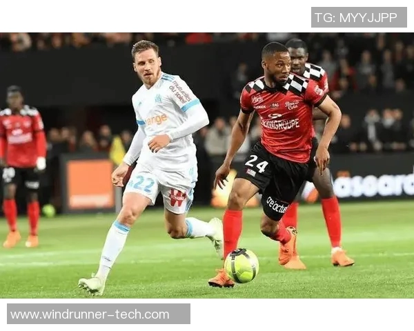 格勒诺布尔与圣红星的激烈对决揭示法甲新赛季的竞争格局与球队实力分析