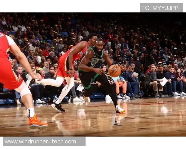 赫伯特琼斯的篮球生涯与成长历程探讨