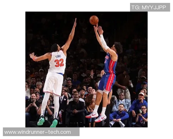 纽约尼克斯与活塞激战正酣球迷期待精彩对决与绝妙表现